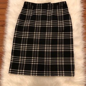 Casual corner skirt.